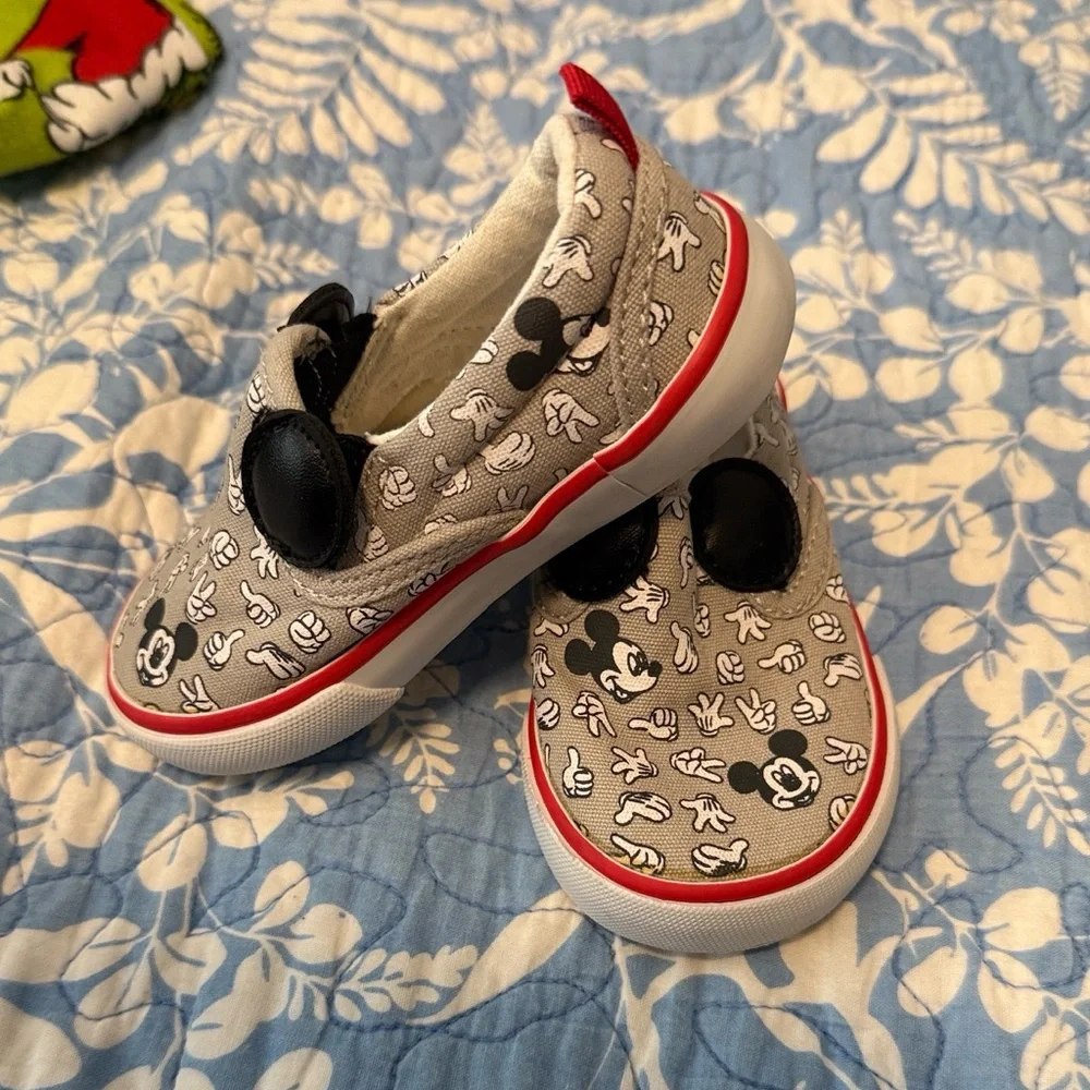 Baby Gap Disney Mickey Mouse Kids Sneakers Gray and Black Size 5 US